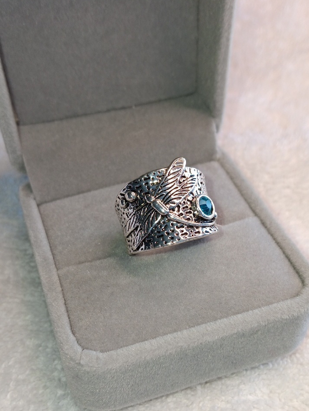 Wide Band Dragonfly Ring Size 7 NWOT